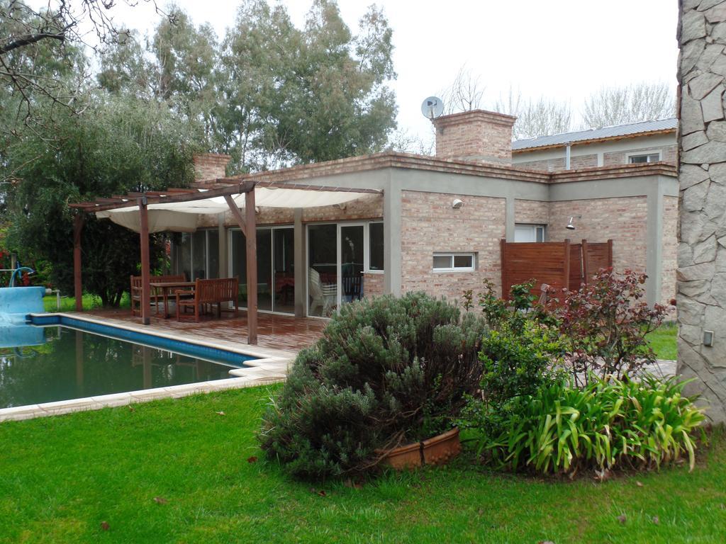 Las Acacias Plottier Exterior photo